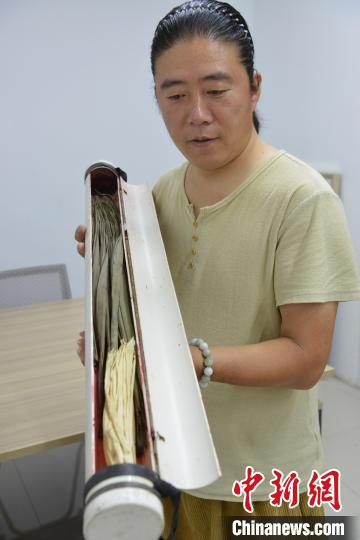 草編用的材料玉米皮、棕樹(shù)葉 李鵬茹 攝