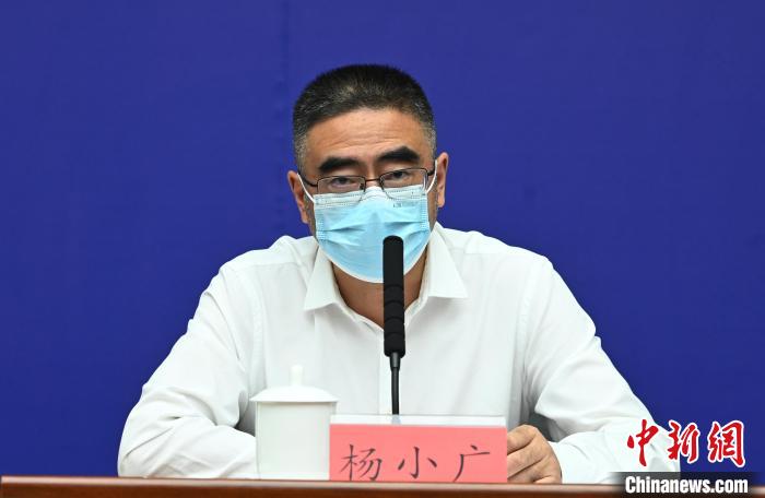 成都市政府副秘書長、市衛(wèi)健委主任楊小廣?！“苍?攝