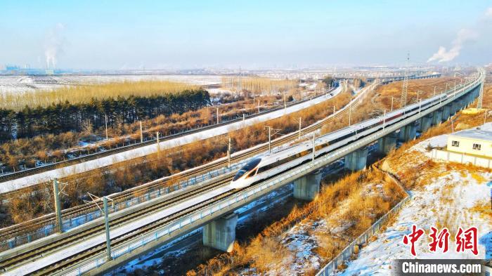 動(dòng)車組列車在運(yùn)行中?！」F提供