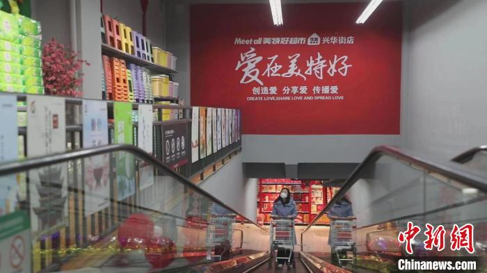 美特好從一家不足百平方米小店，一路發(fā)展成華北零售業(yè)領(lǐng)軍企業(yè)、中國百強(qiáng)商業(yè)連鎖集團(tuán)、中國零售500強(qiáng)?！∠蛏?攝