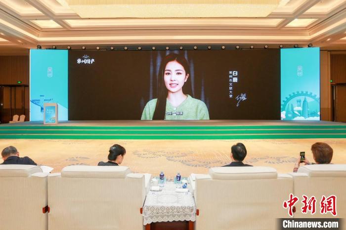 常州籍演員白鹿擔(dān)綱常州文旅大使，為家鄉(xiāng)傾情打CALL。　唐娟 攝