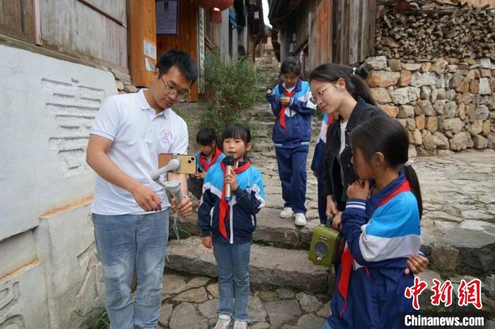 杜曉帆與該中心教師團隊積極探索文化遺產(chǎn)方法論，深耕鄉(xiāng)村遺產(chǎn)領域?！偷┐髮W國土與文化資源研究中心供圖