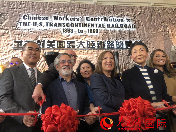 圖為（從右到左）方李邦琴、加州副州長康依蓮、舊金山市議長佩斯金、中國駐舊金山副總領(lǐng)事潘慶江在剪彩。人民網(wǎng)記者 鄧圩攝