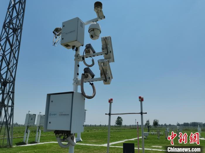 壽縣國家氣候觀象臺內(nèi)各種觀測設(shè)備?！侨?攝