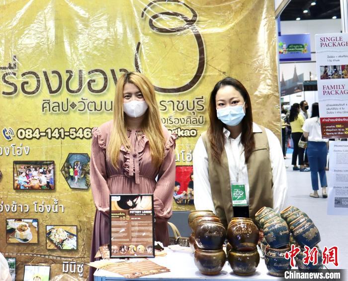 泰國舉辦規(guī)模最大旅游B2B銷售活動對接全球旅游業(yè)，圖為交易會上的陶瓷工藝品展位。 王賢思 攝