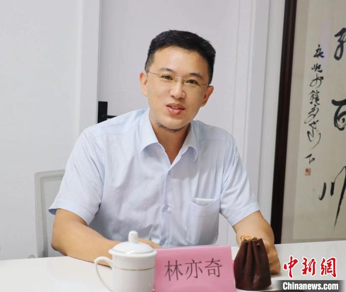 臺灣創(chuàng)新聯(lián)合建筑協(xié)會理事長林亦奇講述設(shè)立驛站愿景?！窃式?攝