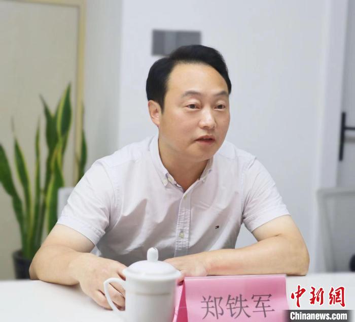 寧德市臺港澳辦主任鄭鐵軍講話?！窃式?攝