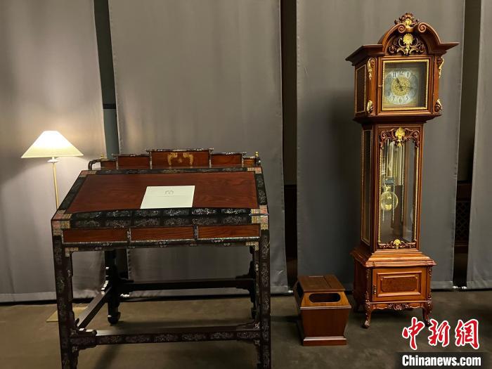 圖為春秋館展覽陳設(shè)的青瓦臺家具。　劉旭 攝