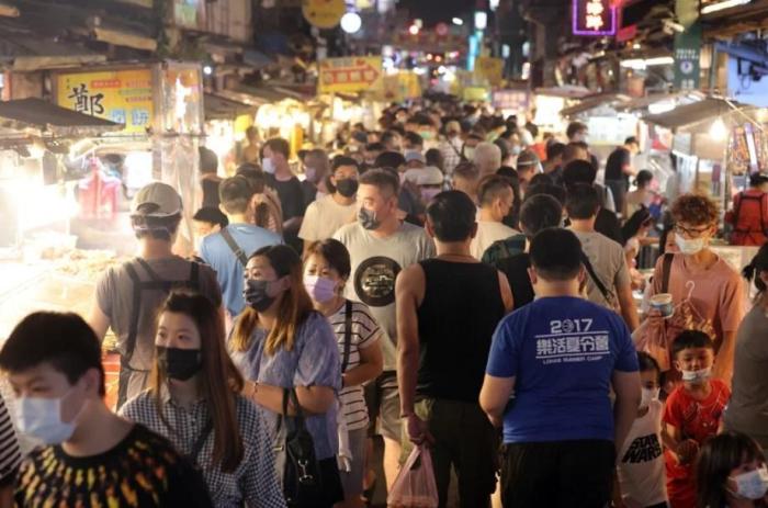 冰粉、雙皮奶、螺螄粉……臺網(wǎng)友發(fā)帖：臺灣街頭越來越多大陸小吃