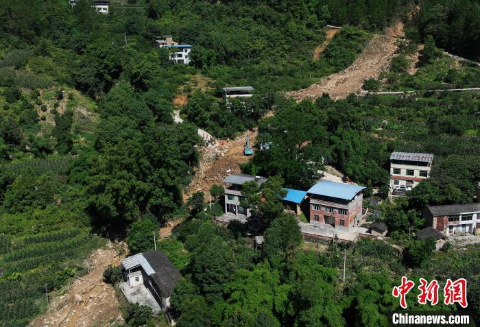 圖為航拍重慶萬州救援現(xiàn)場?！￡惓?攝