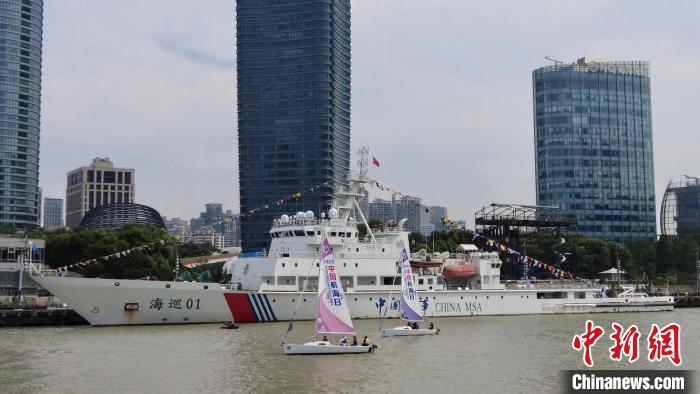 海事巡航救助船“海巡01”輪?？繃痛a頭，向公眾免費(fèi)開放。　朱秋祉傲 攝