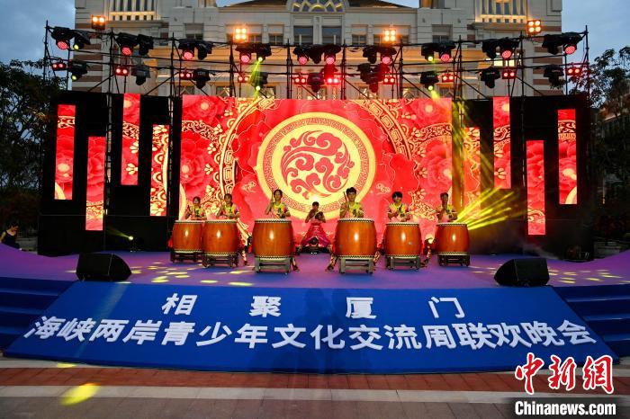 臺(tái)灣青少年表演《鼓舞四方》?！⊥鯑|明 攝