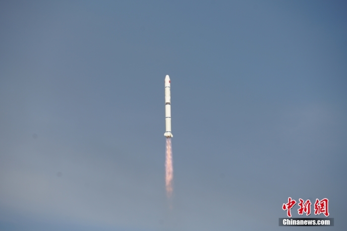 北京時間2023年8月9日6時53分，我國在太原衛(wèi)星發(fā)射中心使用長征二號丙運(yùn)載火箭，成功將環(huán)境減災(zāi)二號06星發(fā)射升空，衛(wèi)星順利送入預(yù)定軌道，發(fā)射任務(wù)獲得圓滿成功。此次任務(wù)是長征系列運(yùn)載火箭第482次飛行。馮陽 攝