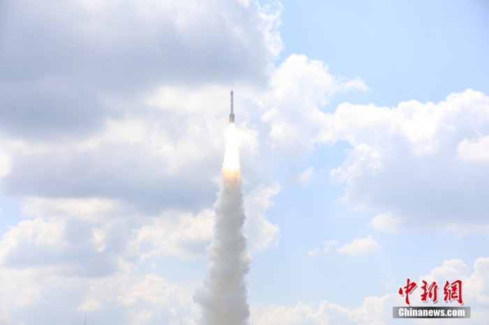 北京時間 2023年9月10日12時30分，中國在太原衛(wèi)星發(fā)射中心使用長征六號改運(yùn)載火箭，成功將遙感四十號衛(wèi)星發(fā)射升空，衛(wèi)星順利進(jìn)入預(yù)定軌道，發(fā)射任務(wù)獲得圓滿成功。該衛(wèi)星主要用于開展電磁環(huán)境探測及相關(guān)技術(shù)試驗(yàn)。此次任務(wù)是長征系列運(yùn)載火箭第487次飛行。王曉虎 攝