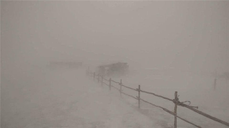 2023年11月4日，蒙古國(guó)部分省份發(fā)生暴風(fēng)雪天氣。蒙古國(guó)緊急情況總局官網(wǎng)圖片