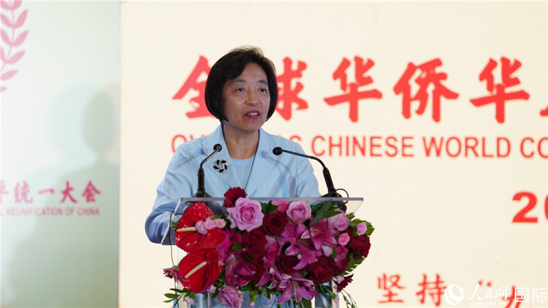 全國政協(xié)副主席、中國和平統(tǒng)一促進(jìn)會(huì)副會(huì)長蘇輝出席大會(huì)并致辭。 人民網(wǎng) 劉暢 攝