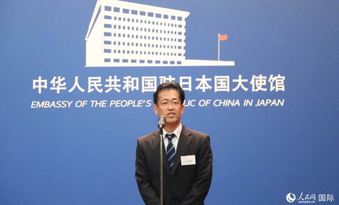 導(dǎo)師代表、東京大學(xué)教授內(nèi)山真伸發(fā)表致辭。人民網(wǎng) 許可攝