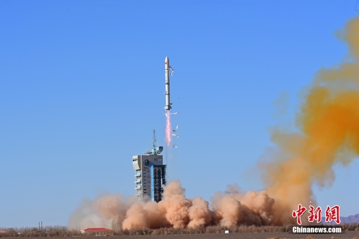 北京時間2023年11月16日11時55分，我國在酒泉衛(wèi)星發(fā)射中心使用長征二號丙運載火箭，成功將新一代海洋水色觀測衛(wèi)星發(fā)射升空，衛(wèi)星順利進(jìn)入預(yù)定軌道，發(fā)射任務(wù)獲得圓滿成功。此次任務(wù)是長征系列運載火箭第497次飛行。汪江波 攝