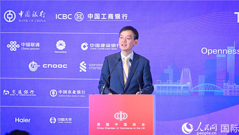 英國中國商會會長、中國銀行倫敦分行行長方文建 致歡迎辭。人民網(wǎng) 郭錦標攝
