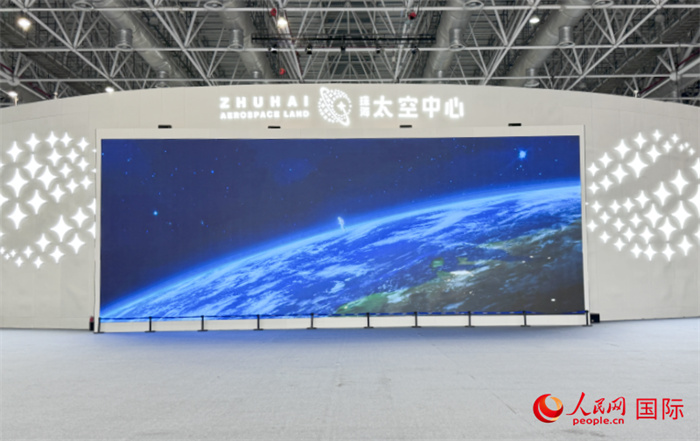 珠海太空中心是珠海市為發(fā)揮中國(guó)航展品牌效應(yīng)和帶動(dòng)效應(yīng)而打造的“永不落幕的航展”。人民網(wǎng)記者 張麗鷗攝