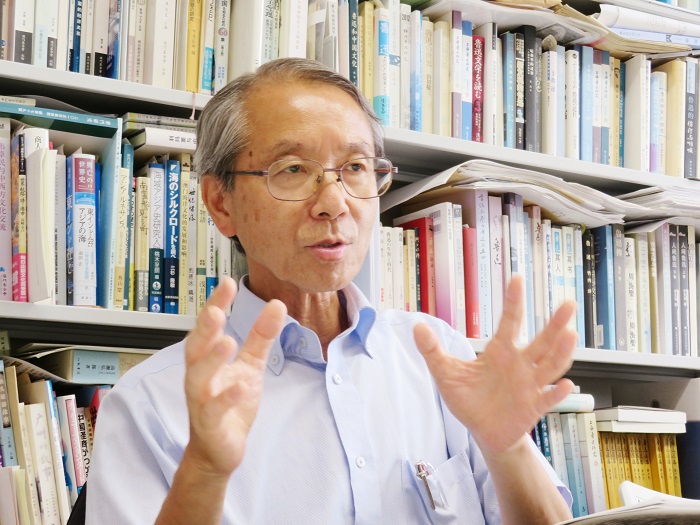 日本創(chuàng)價大學(xué)教授高橋強接受人民網(wǎng)采訪。（視頻截圖）