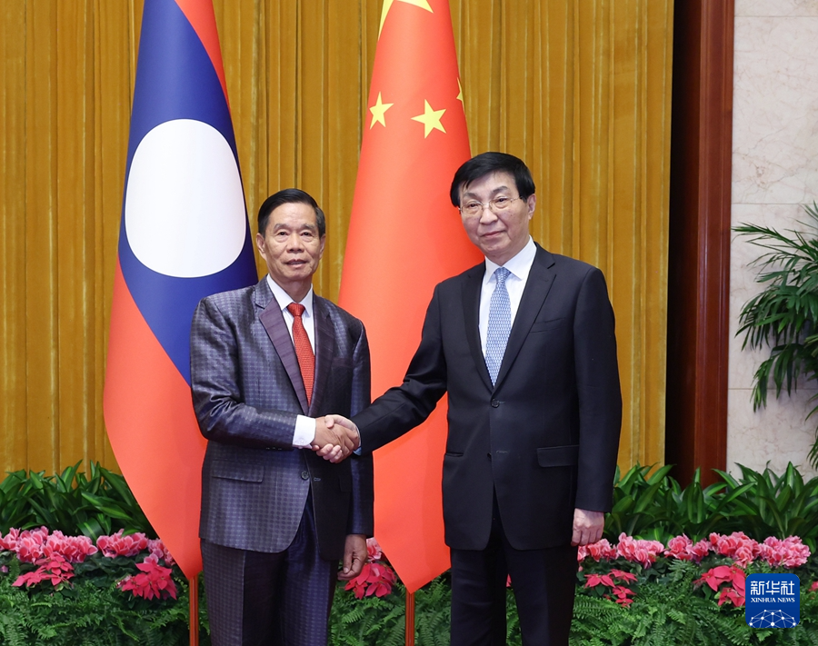 1月22日，中共中央政治局常委、全國政協(xié)主席王滬寧在北京會見老撾人民革命黨中央政治局委員、建國陣線中央委員會主席辛拉馮。新華社記者 王曄 攝