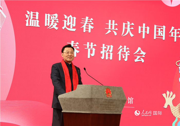 中國(guó)駐美國(guó)大使謝鋒發(fā)表致辭，向全體在美同胞致以親切問(wèn)候。人民網(wǎng)記者 李志偉攝