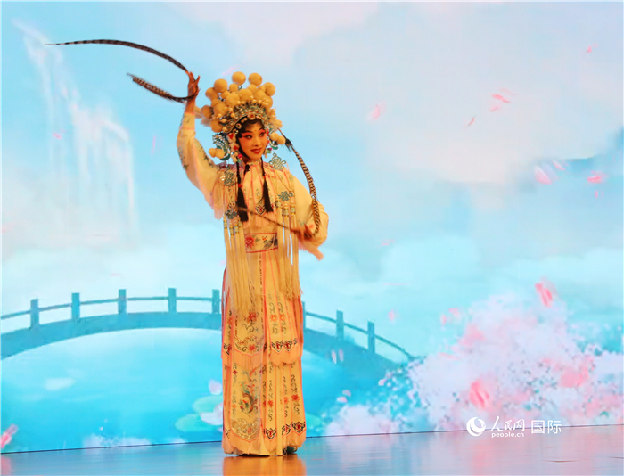 四川省成都市川劇研究院帶來(lái)了精彩的川劇演出。人民網(wǎng)記者 李志偉攝