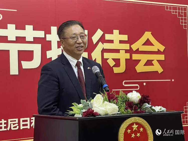 中國(guó)駐尼日利亞大使崔建春致辭。人民網(wǎng)記者 姜宣攝