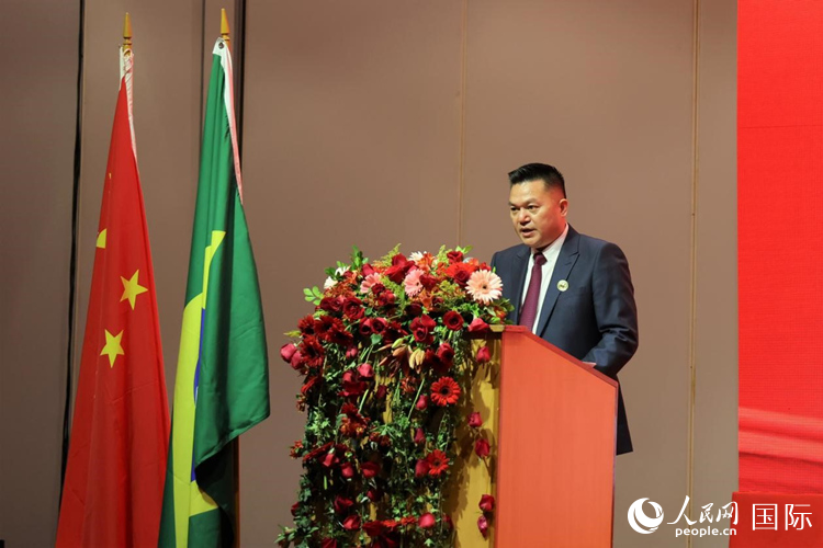 巴西和統(tǒng)會新任會長張小春發(fā)表就職演講。人民網記者 時元皓攝