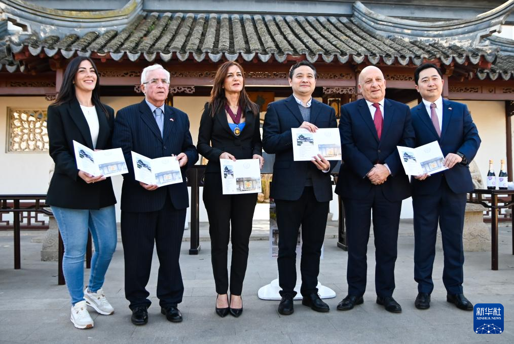3月6日，嘉賓出席在馬耳他桑塔露琪亞市舉行的中國(guó)生肖郵票發(fā)行儀式。新華社發(fā)（喬納森·博格攝）