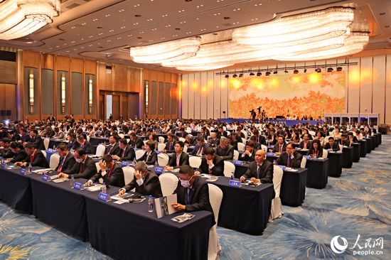 與會(huì)嘉賓濟(jì)濟(jì)一堂。人民網(wǎng)記者 陳博攝