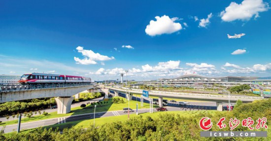 　　根據(jù)《實施意見》，長沙將建設聯(lián)通世界的航空樞紐，打造輻射全國的鐵路樞紐，深化綜合交通協(xié)調機制。    資料圖片