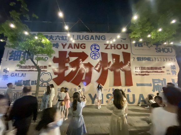 古運河畔的皮市街充滿市井氣息。 人民網(wǎng) 張玉峰攝