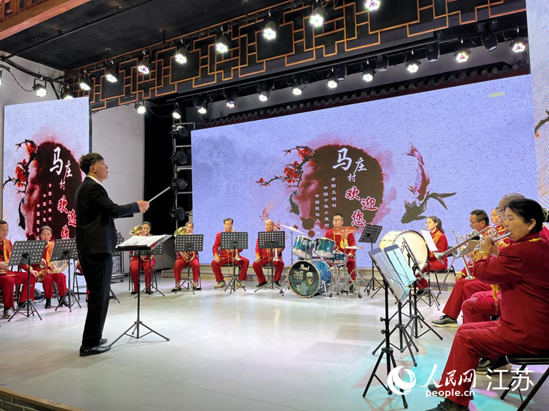 馬莊農(nóng)民樂團在排練節(jié)目。人民網(wǎng) 李子佩攝