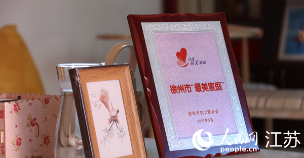 王繼蓮家庭獲得的部分榮譽(yù)。人民網(wǎng) 冷金明攝
