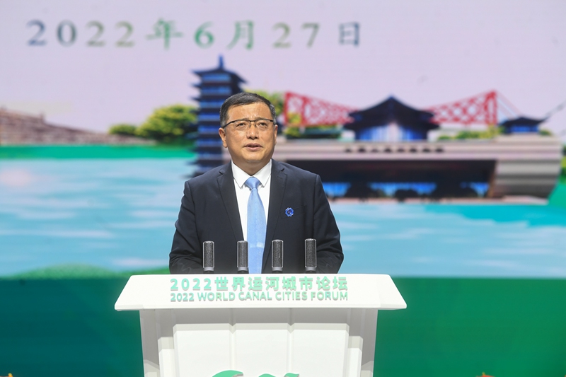 揚州市委常委、常務(wù)副市長陳鍇竑作推介發(fā)言。邵丹攝