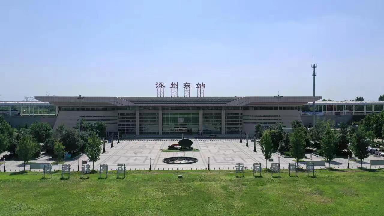 通勤專(zhuān)列高鐵始發(fā)站涿州東站。 熊華明、王聚言攝