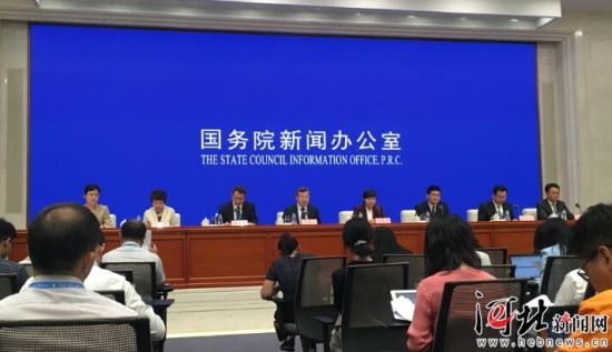 8月26日，國務(wù)院新聞辦召開國務(wù)院政策例行吹風(fēng)會。圖為吹風(fēng)會現(xiàn)場。 記者李巍攝