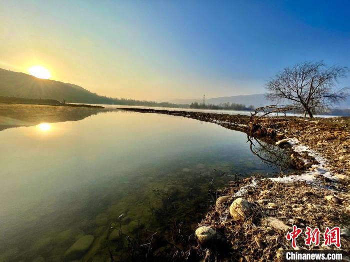 圖為青海省化隆縣黃河濕地景色?！±钣穹?攝
