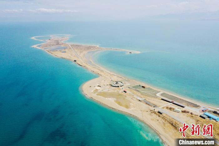 圖為青海湖?！±罱瓕?攝