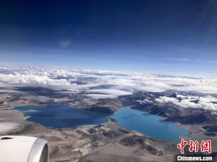 西藏阿里到拉薩航班途經(jīng)的高原湖泊?！?lt;a target='_blank' href='/'><p  align=