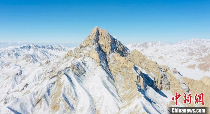 圖為山川被白雪覆蓋?！《继m縣融媒體中心供圖