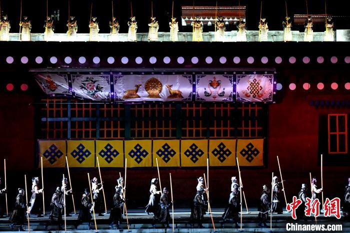 3月17日，西藏拉薩，《文成公主》大型史詩(shī)劇演出現(xiàn)場(chǎng)。　李林 攝