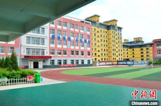 圖為化隆縣第一小學(xué)?！◆?shù)り枴z