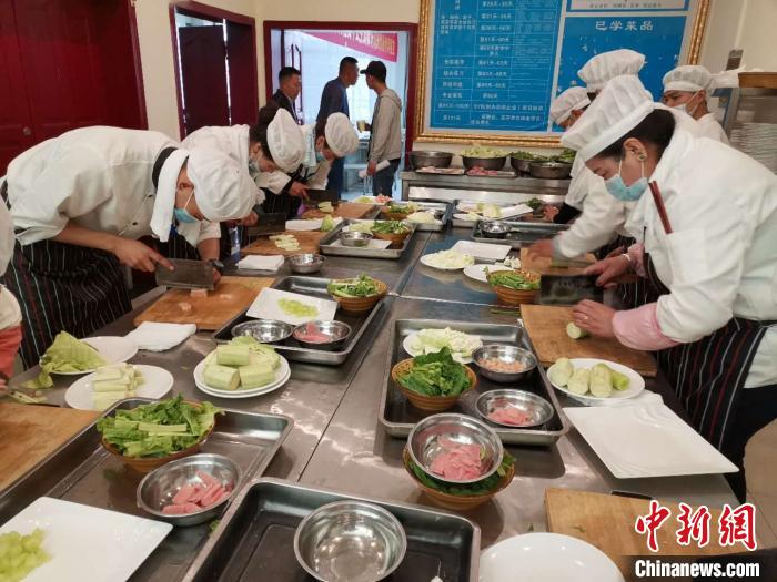 拉薩聚焦高校畢業(yè)生、農(nóng)牧民就業(yè)任務指標均超額完成