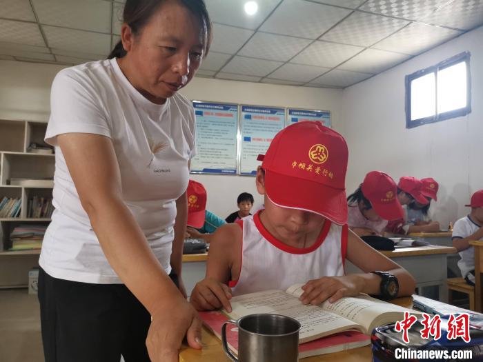 甘肅鄉(xiāng)村巾幗標兵干一行愛一行：教書、建勞務(wù)施工隊成“大拿”