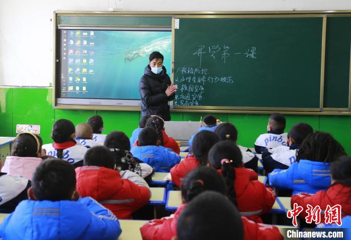 圖為學(xué)生正在上課。　馬銘言 攝