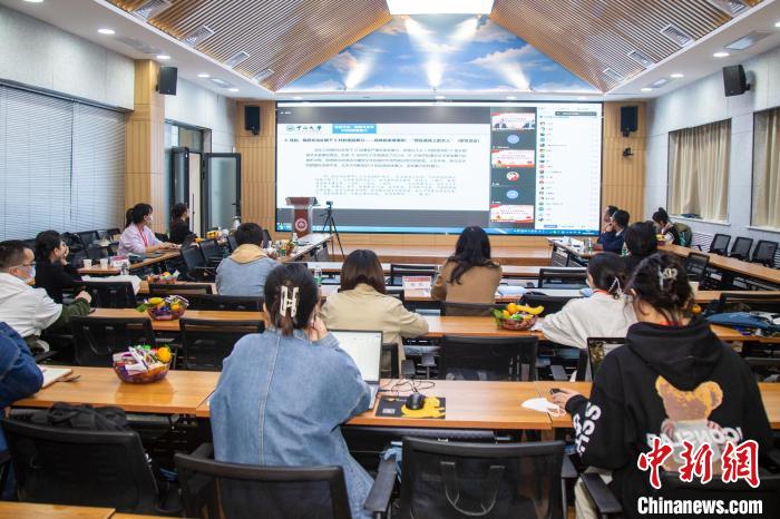 圖為論壇會(huì)議現(xiàn)場。　同東放 攝