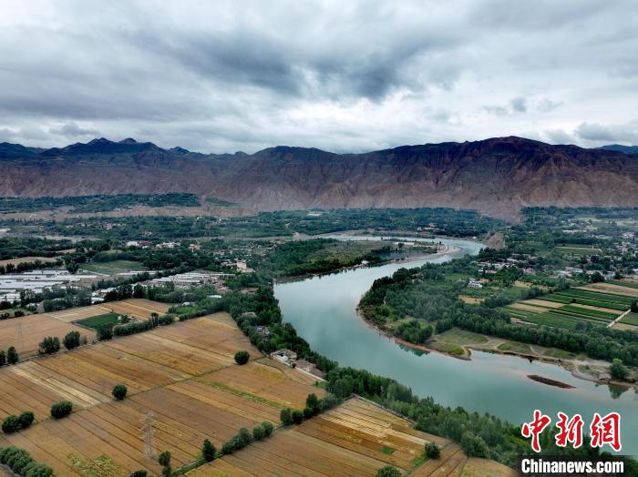 圖為黃河岸畔景色。(資料圖) 李玉峰 攝